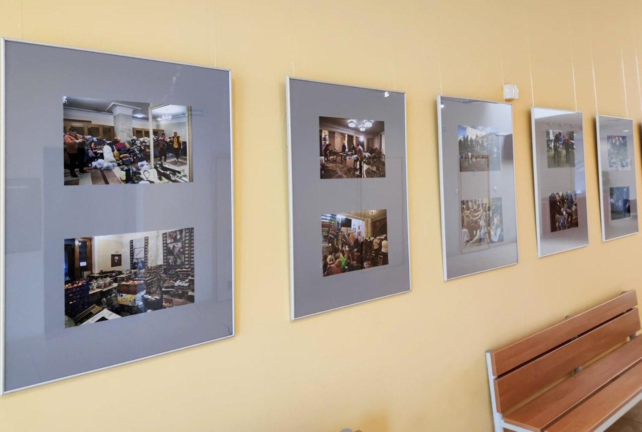 Український фотомитець показав у Польщі, як тил протистоїть російським окупантам - 24 Канал Український фотомитець показав у Польщі, як тил протистоїть російським окупантам - 24 Канал