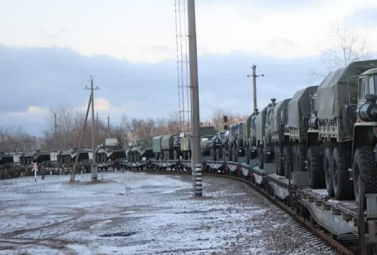 Оккупанты перекидывают часть своих войск из Беларуси в Россию, – Генштаб