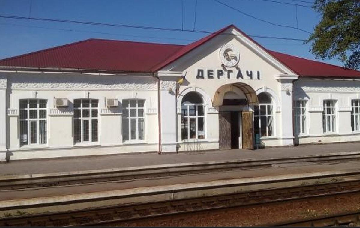 Россияне обстреляли жилой сектор в Дергачах: 3 человека погибли, 7 – ранены Россияне обстреляли жилой сектор в Дергачах: 3 человека погибли, 7 – ранены