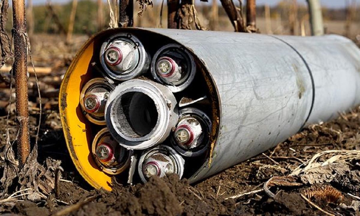 Миколаїв обстрілюють касетними снарядами: жителів просять відійти від вікон Миколаїв обстрілюють касетними снарядами: жителів просять відійти від вікон