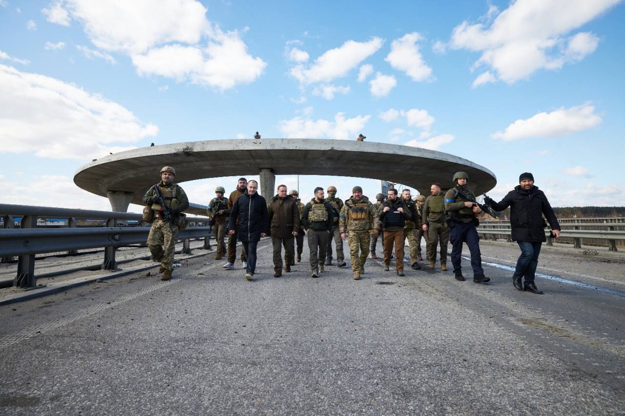 Люди з Донеччини й Луганщини переїжджали саме сюди, – ОП про звірства росіян у Бучі та Ірпені Люди з Донеччини й Луганщини переїжджали саме сюди, – ОП про звірства росіян у Бучі та Ірпені