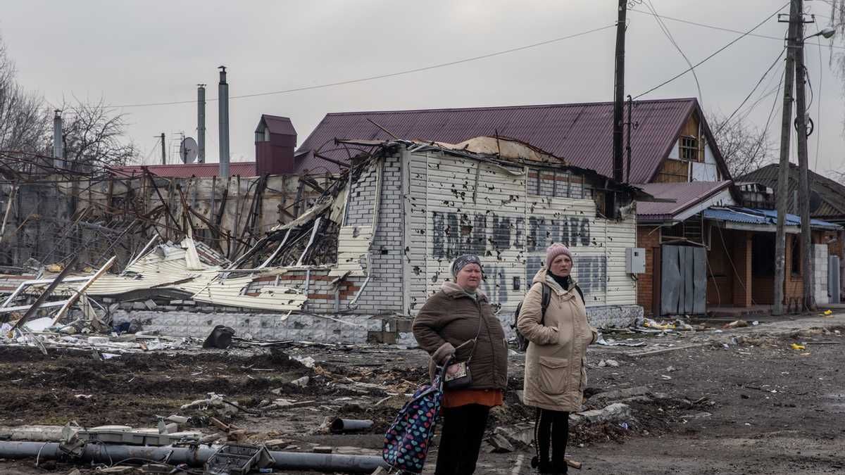 Окупанти депортують місцевих жителів Ізюма у Росію, – Генштаб ЗСУ - 24 Канал