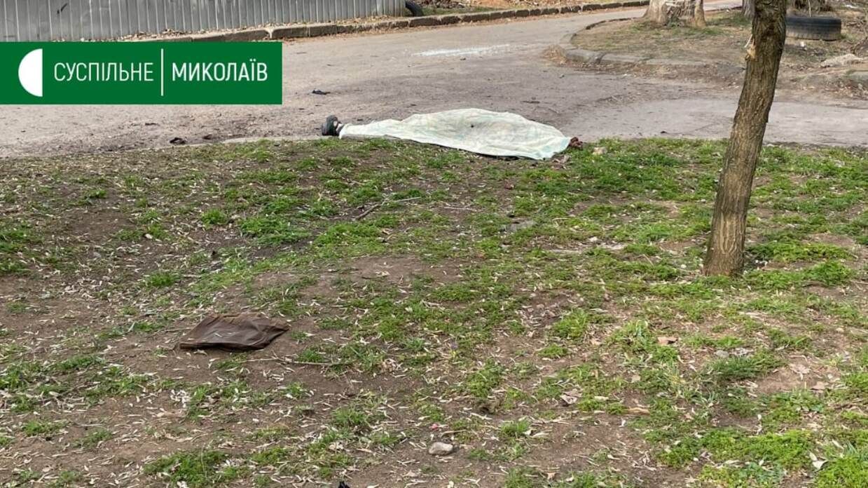 Оккупанты обстреляли один из районов Николаева: есть раненые и погибшие, среди которых дети Оккупанты обстреляли один из районов Николаева: есть раненые и погибшие, среди которых дети