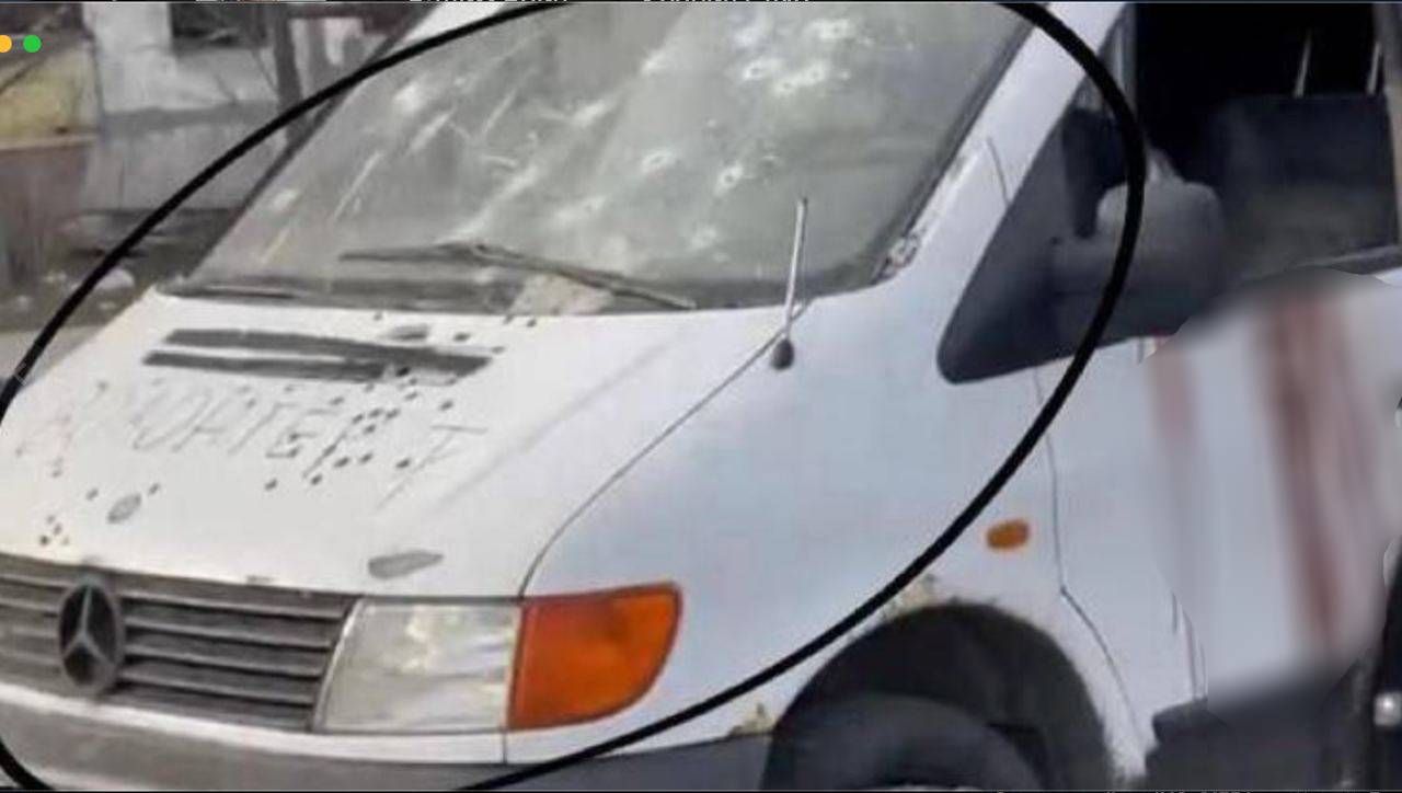 На Донеччині розстріляли мікроавтобус з волонтерами: кількість загиблих і постраждалих уточнюють - 24 Канал На Донеччині розстріляли мікроавтобус з волонтерами: кількість загиблих і постраждалих уточнюють - 24 Канал