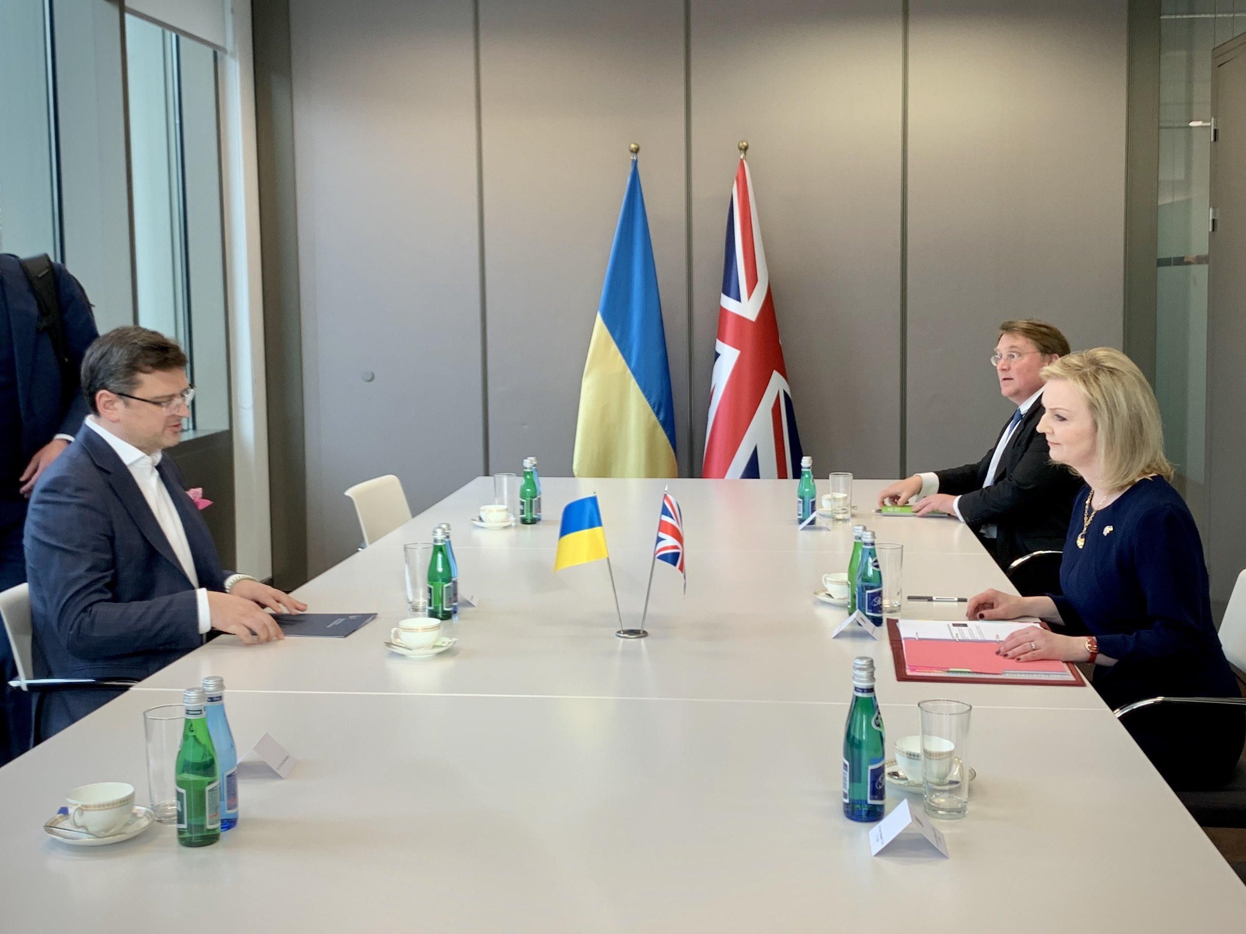 Після звірств у Бучі напівмір бути не може, – Кулеба про домовленості з Трасс - 24 Канал Після звірств у Бучі напівмір бути не може, – Кулеба про домовленості з Трасс - 24 Канал