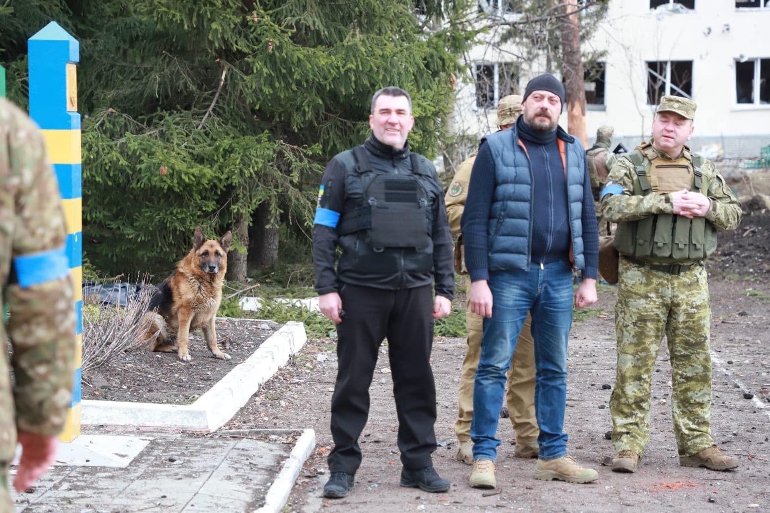 Данилов и Дейнеко побывали в полуразрушенном, но уже не окруженном Чернигове - 24 Канал