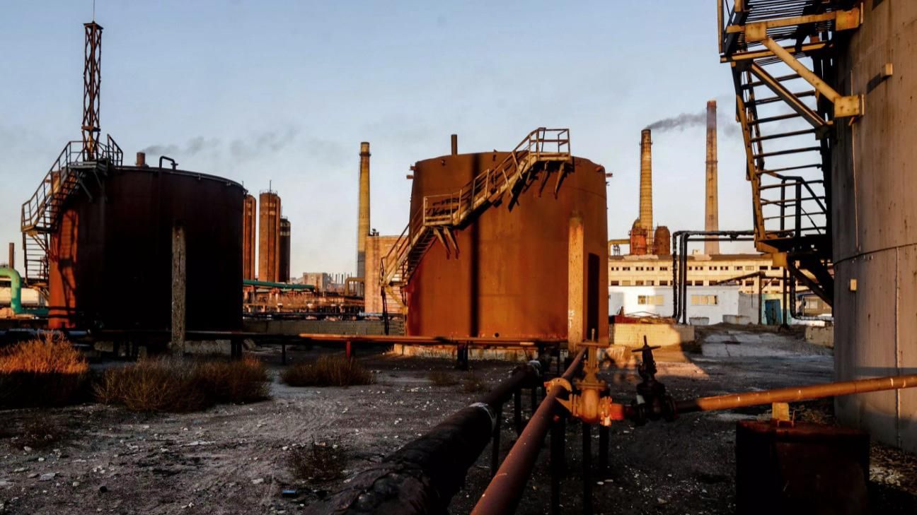 У зоні ООС ворог обстріляв фенольний завод та інші об'єкти мирної інфраструктури - 24 Канал У зоні ООС ворог обстріляв фенольний завод та інші об'єкти мирної інфраструктури - 24 Канал