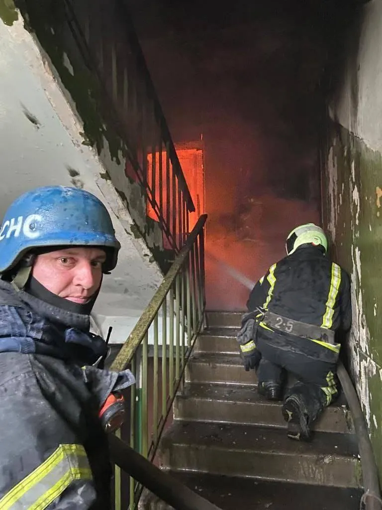 У зоні ООС ворог обстріляв фенольний завод та інші об'єкти мирної інфраструктури У зоні ООС ворог обстріляв фенольний завод та інші об'єкти мирної інфраструктури