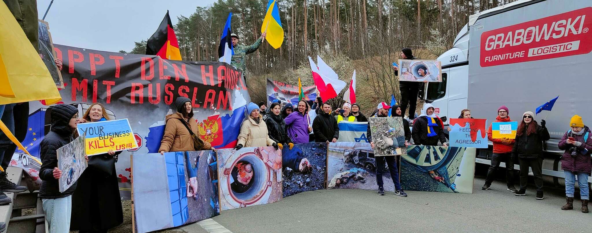 Активисты заблокировали автотрассу из Германии в Польшу для российских фур - 24 Канал