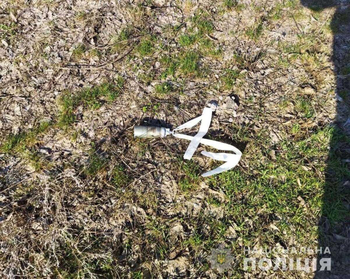 В Днепропетровской области погибла женщина, которая взяла в руки кассетный боеприпас