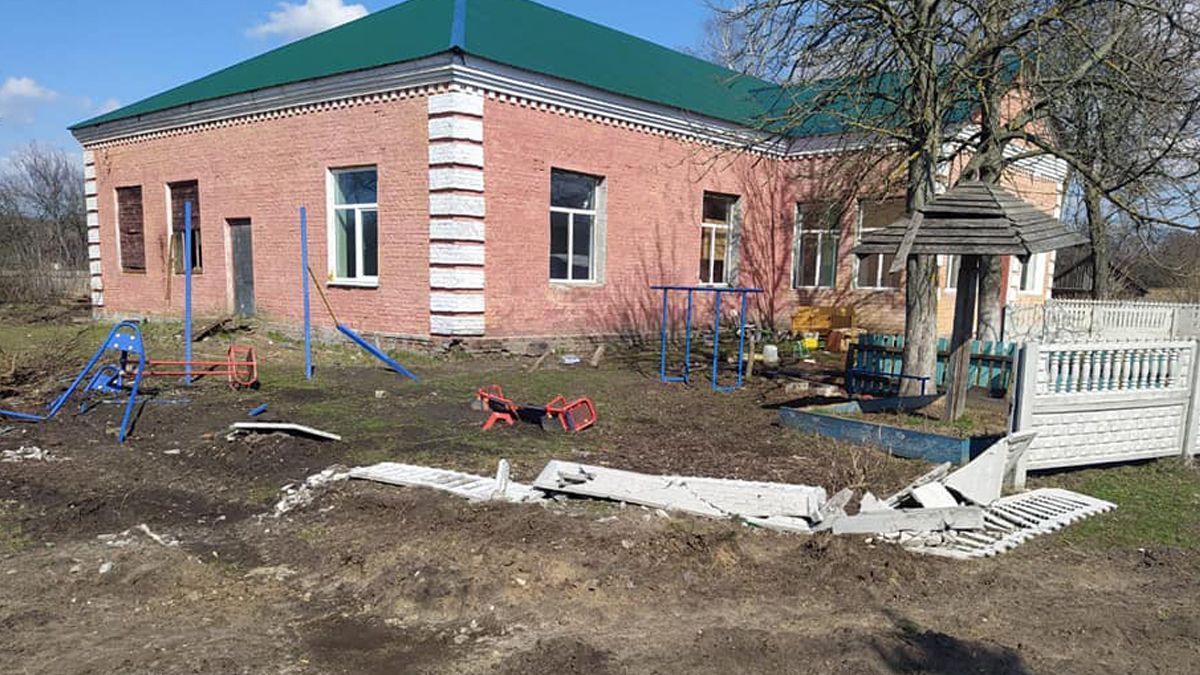 "Демилитаризованные" песики и коровы: ужасные кадры зверств оккупантов с Черниговской области "Демилитаризованные" песики и коровы: ужасные кадры зверств оккупантов с Черниговской области