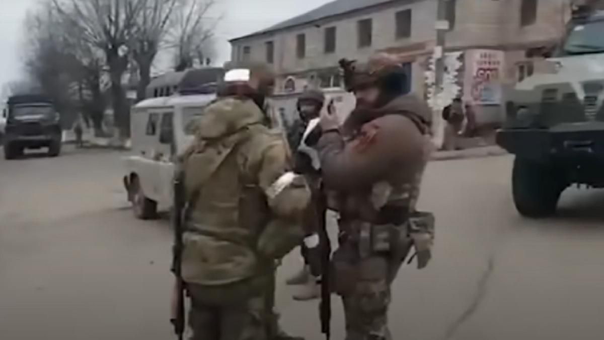 Большинство видео из Мариуполя, опубликованных Кадыровым, сняли в одном сквере – СМИ Большинство видео из Мариуполя, опубликованных Кадыровым, сняли в одном сквере – СМИ