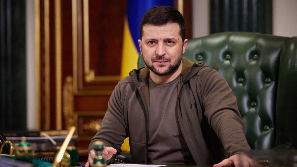 Передав орден "За мужність" родині Макса Левіна, відзначив нагородами 292 воїнів, – Зеленський - 24 Канал