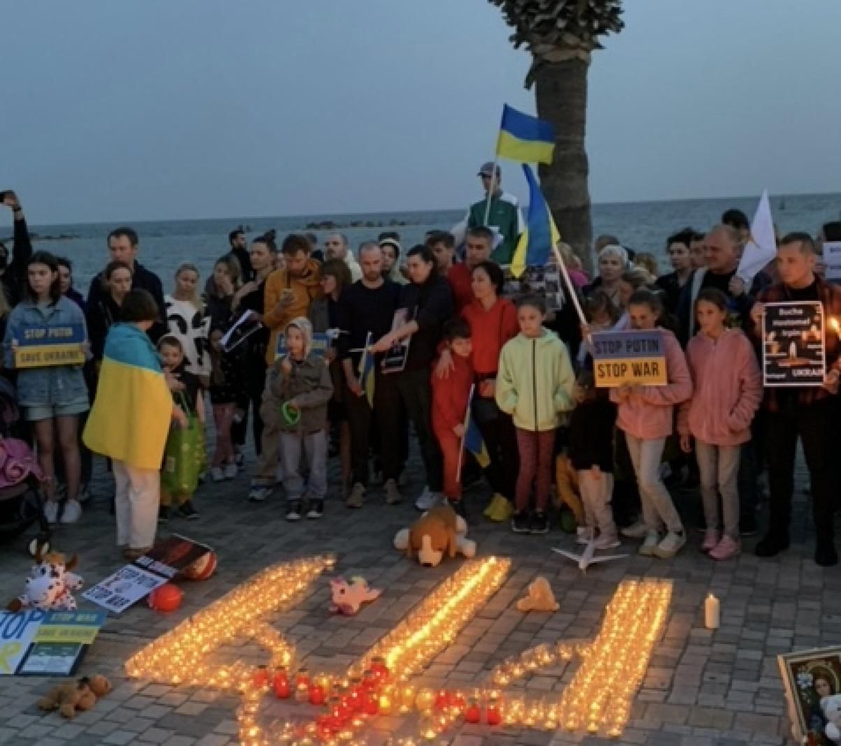 На Кіпрі оголосили жалобу за вбитими у Бучі: фото з акції пам'яті - 24 Канал На Кіпрі оголосили жалобу за вбитими у Бучі: фото з акції пам'яті - 24 Канал