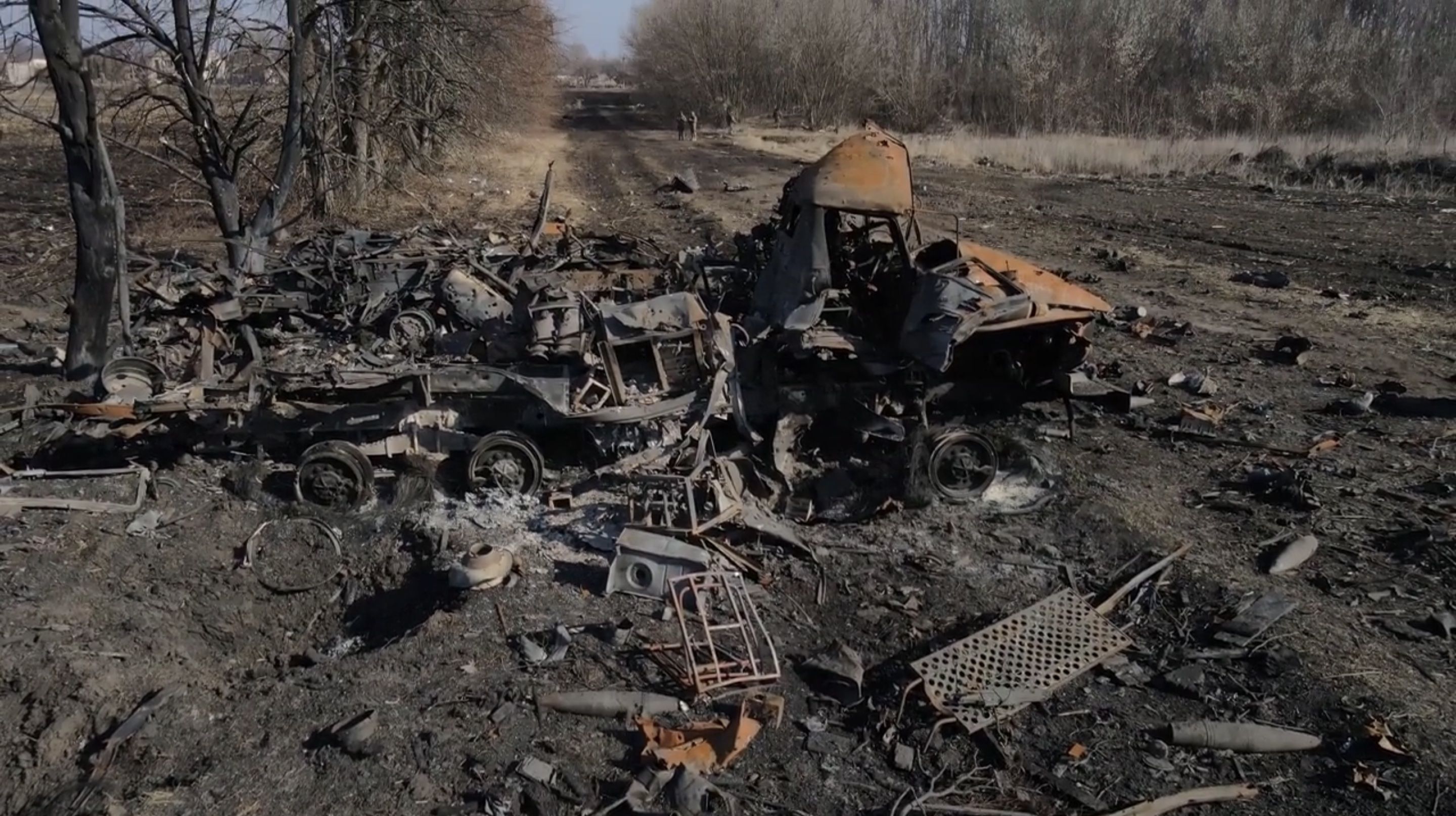 Роздивлятися спалену та підбиту російську техніку цікавіше з повітря: відео потужної роботи ЗСУ - 24 Канал Роздивлятися спалену та підбиту російську техніку цікавіше з повітря: відео потужної роботи ЗСУ - 24 Канал