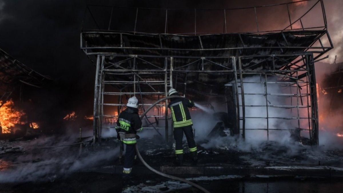 Після обстрілів окупантів у Харкові спалахнули масштабні пожежі, зокрема у ВНЗ - 24 Канал