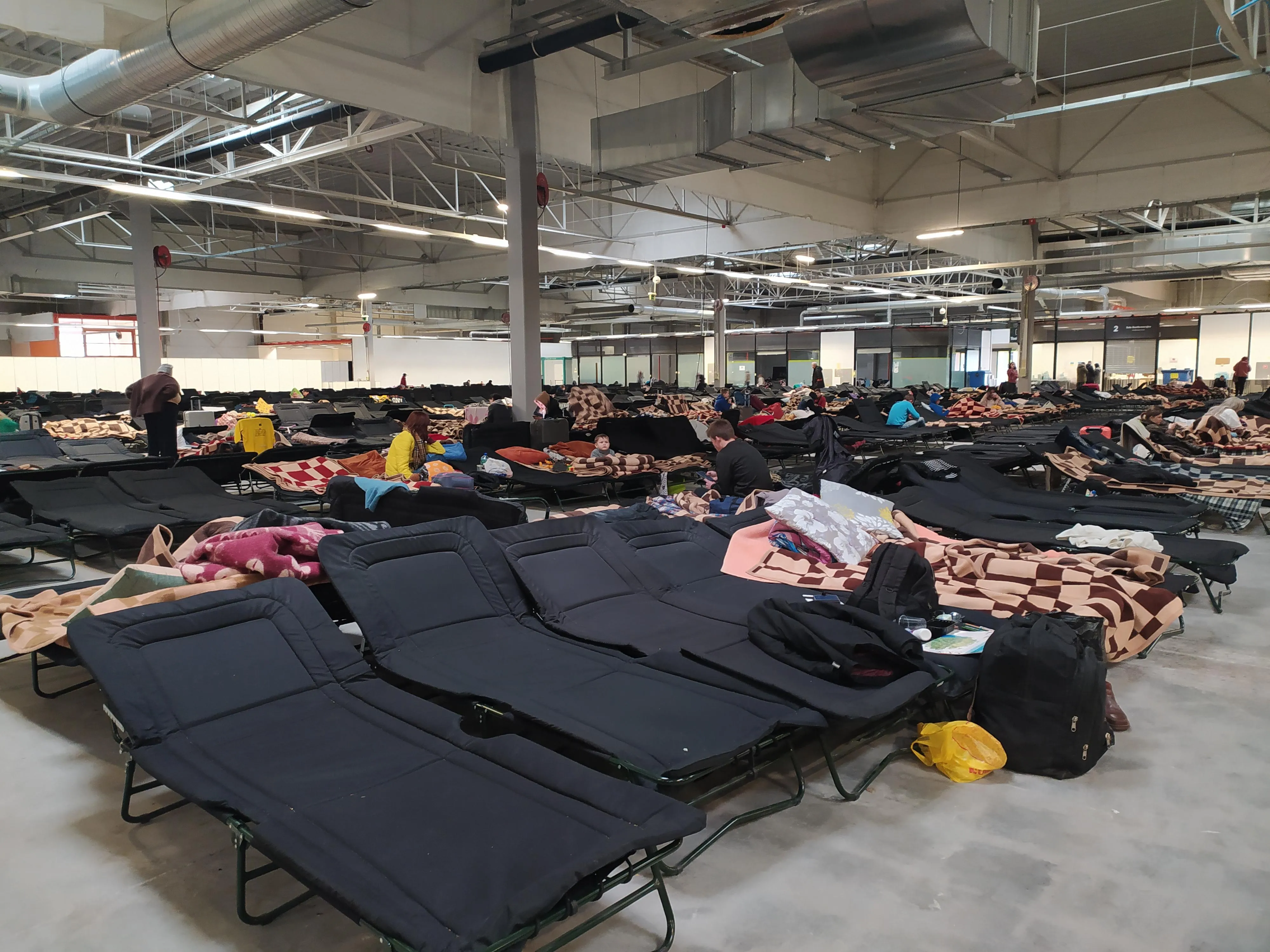 Кожному біженці виділяють спальне місце Кожному біженці виділяють спальне місце