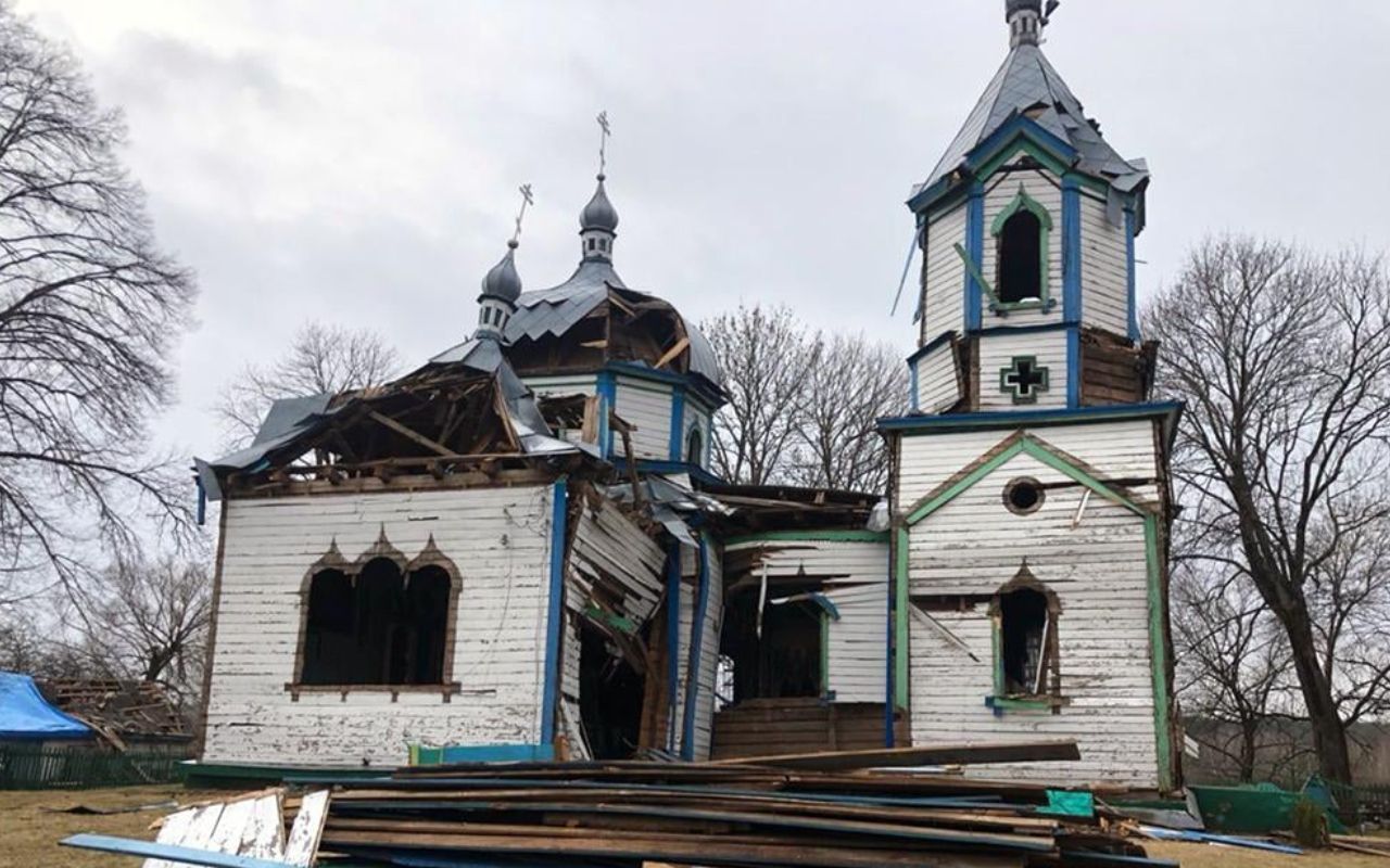 "Хвилею мене збило з ніг і відкинуло через дві кімнати": спогади жінки з обстріляної Житомирщини - 24 Канал "Хвилею мене збило з ніг і відкинуло через дві кімнати": спогади жінки з обстріляної Житомирщини - 24 Канал