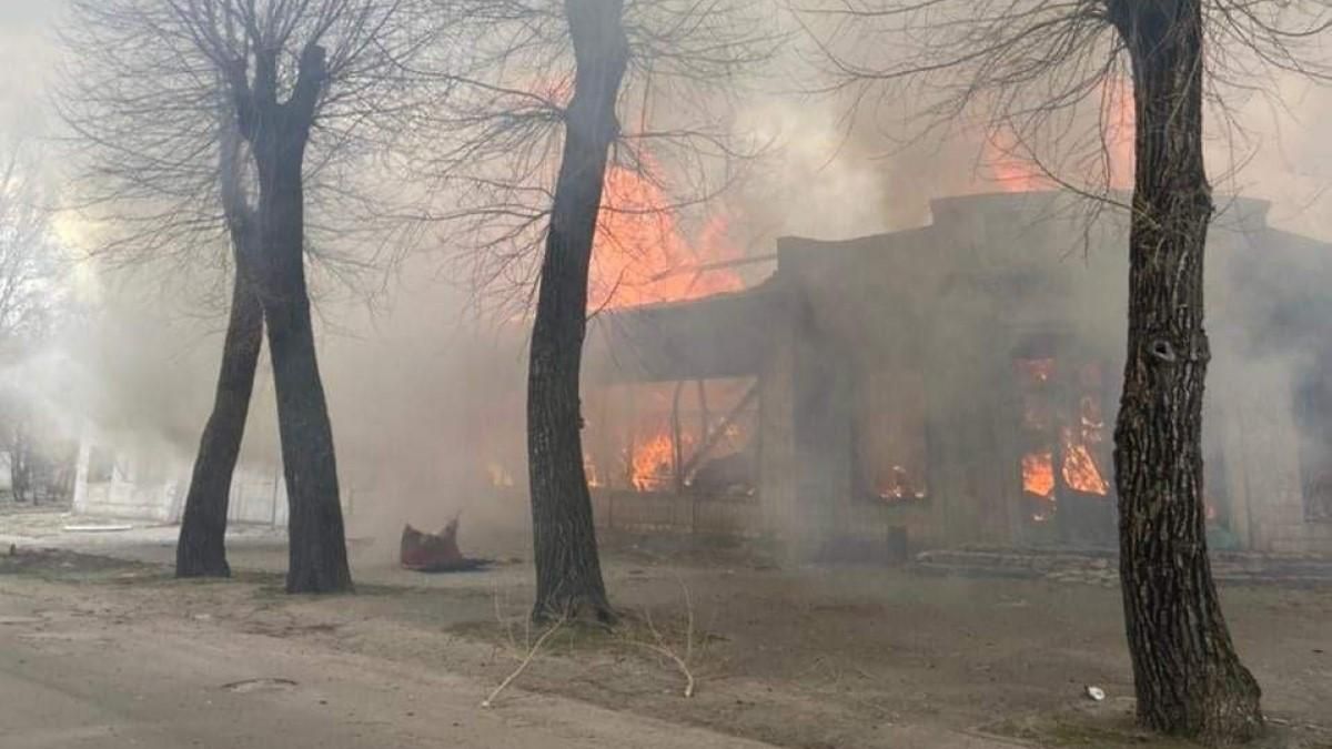 Росіяни обстріляли Сєвєродонецьк: палають 10 багатоповерхівок, є жертви - 24 Канал