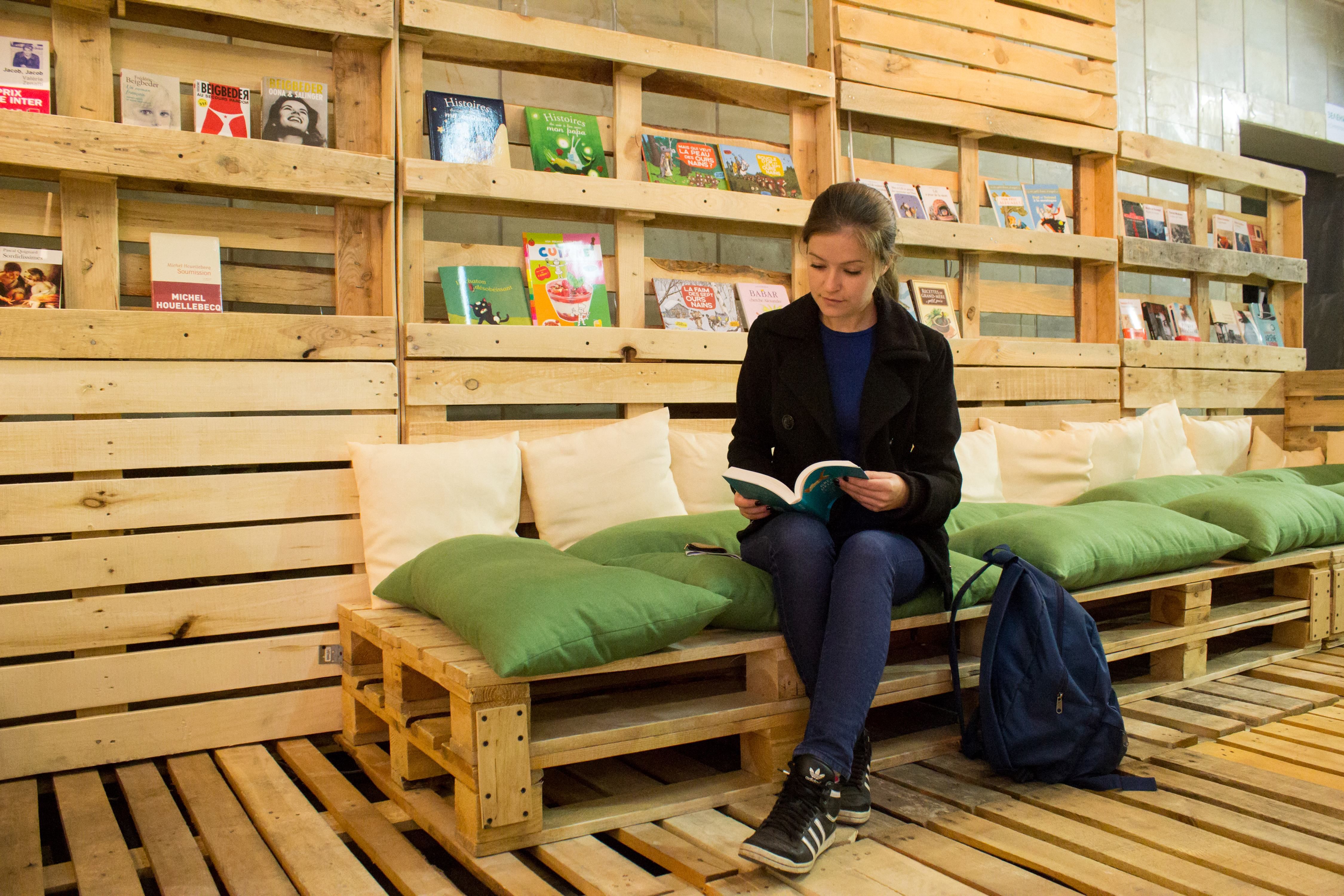 "Поезія вільних": вже 10 тисяч заявок віршів про війну в Україні - 24 Канал "Поезія вільних": вже 10 тисяч заявок віршів про війну в Україні - 24 Канал