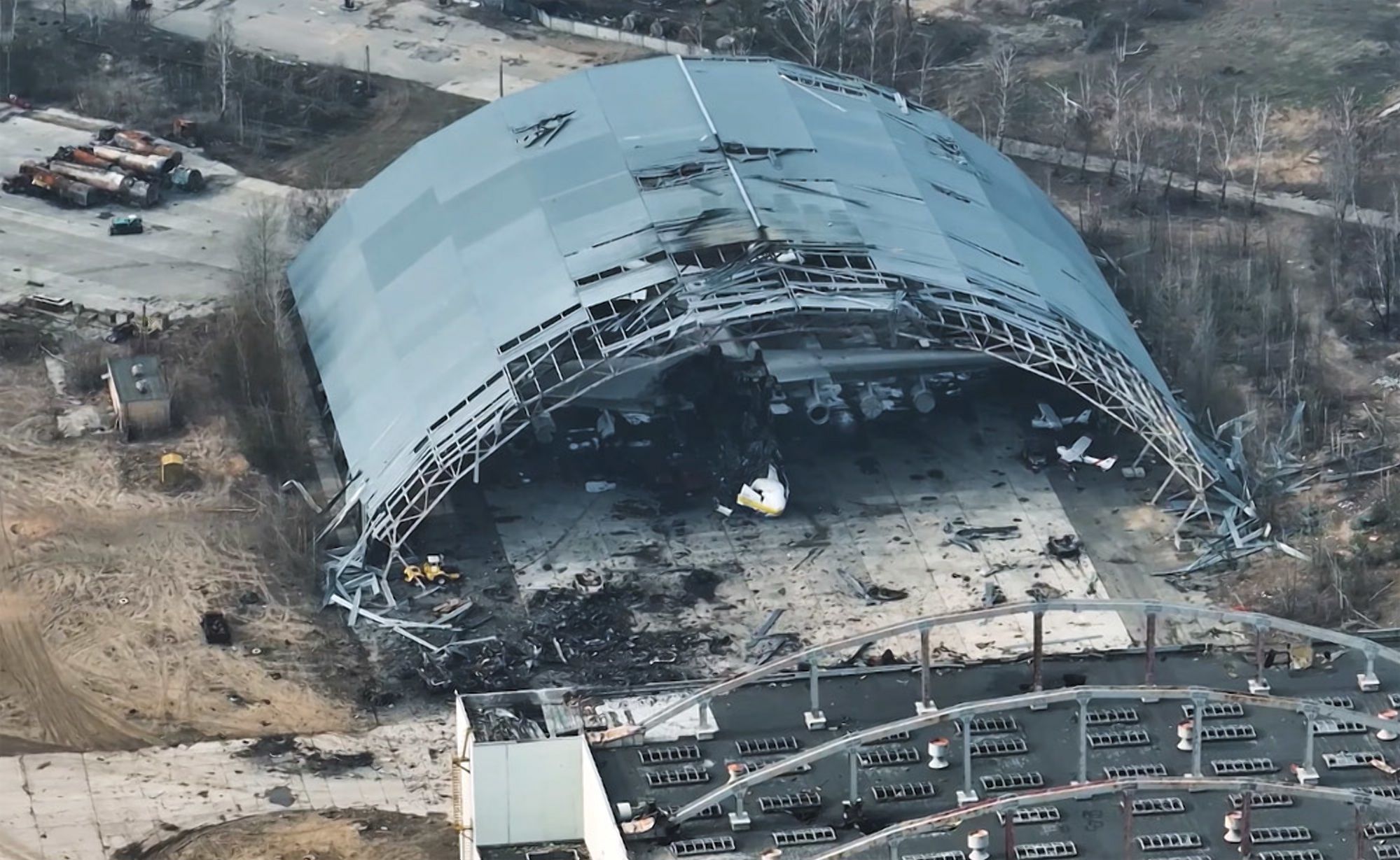 В Гостомеле и селах вокруг вводят недельный комендантский час В Гостомеле и селах вокруг вводят недельный комендантский час
