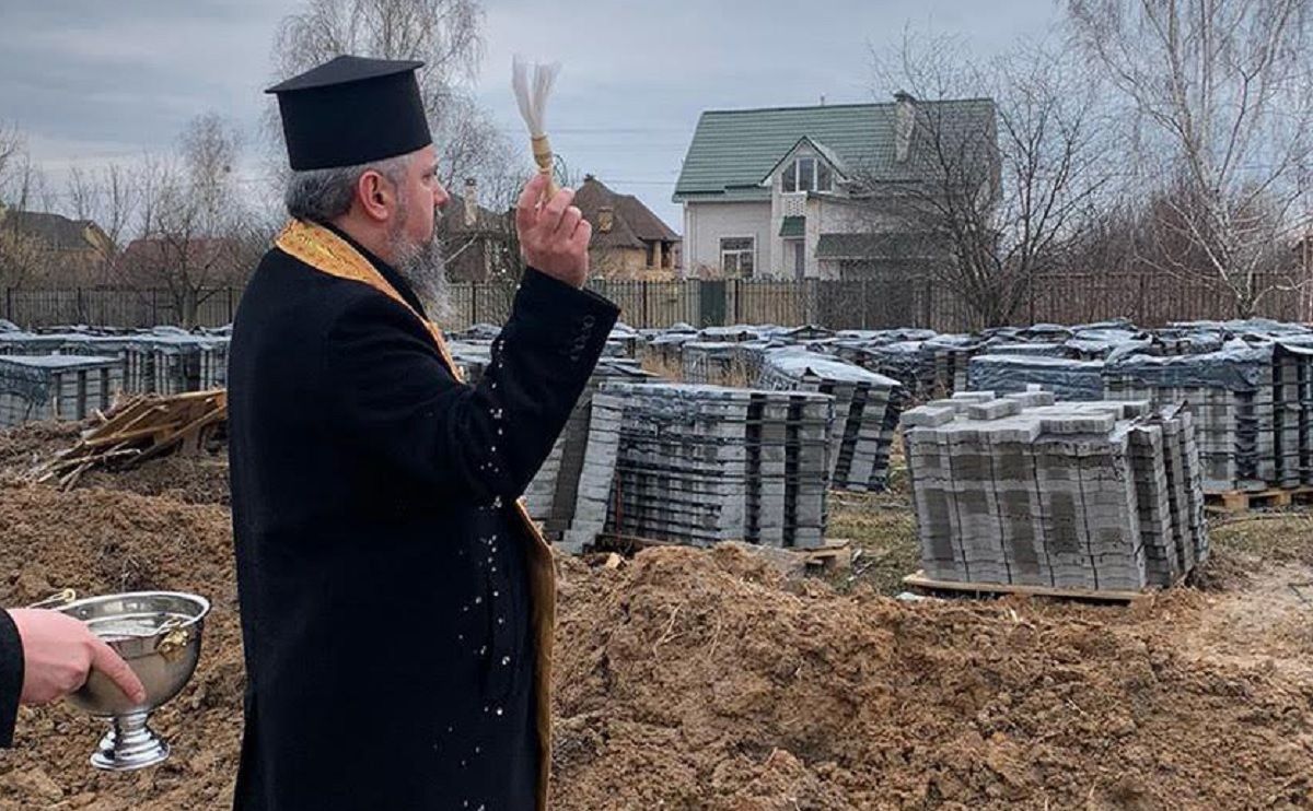 Епифаний отслужил панихиду в Буче по замученным россиянами мирным жителям