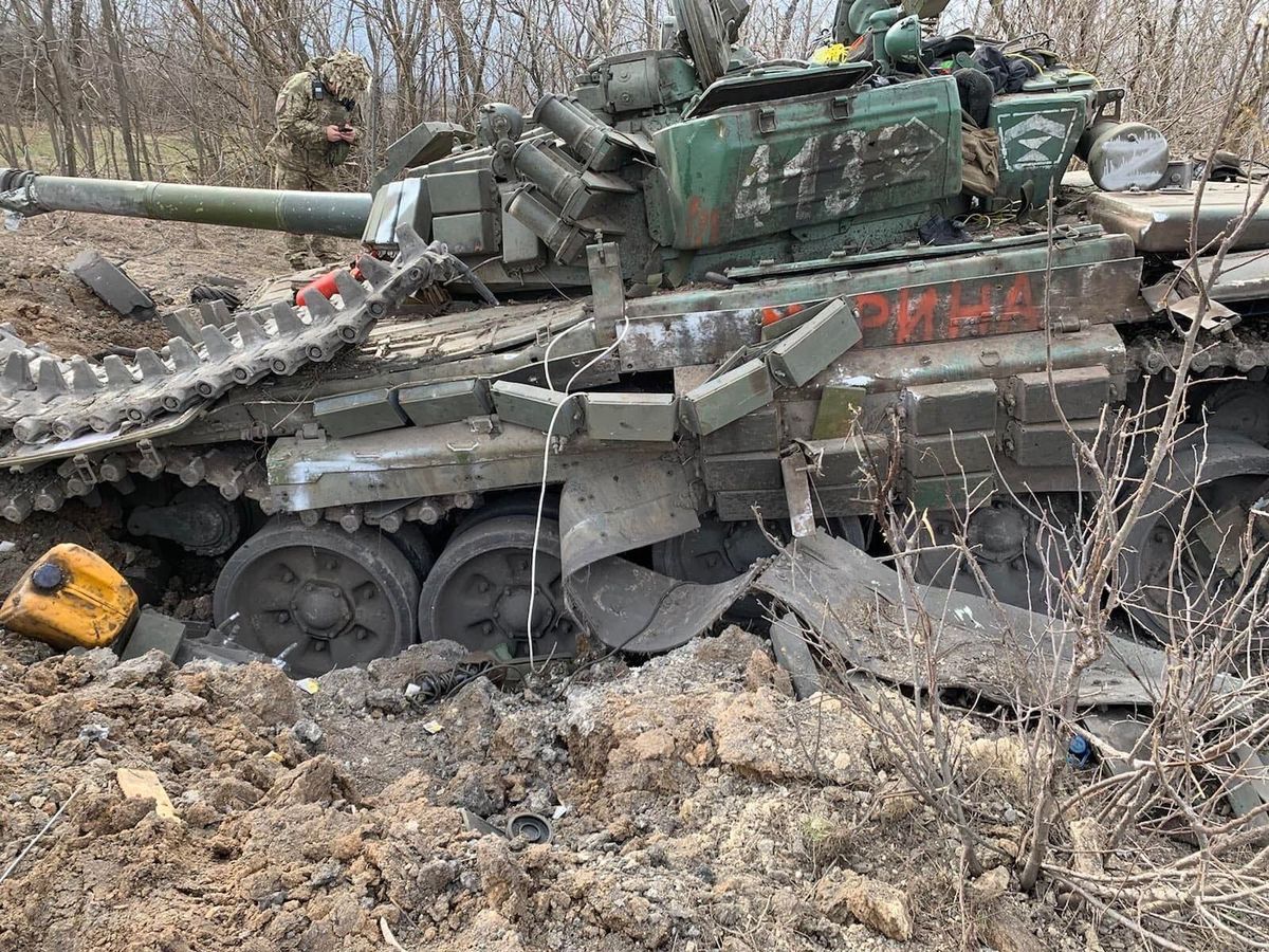 Российские танки попались в мины-ловушки украинских саперов: фото  уничтоженной техники - 24 Канал