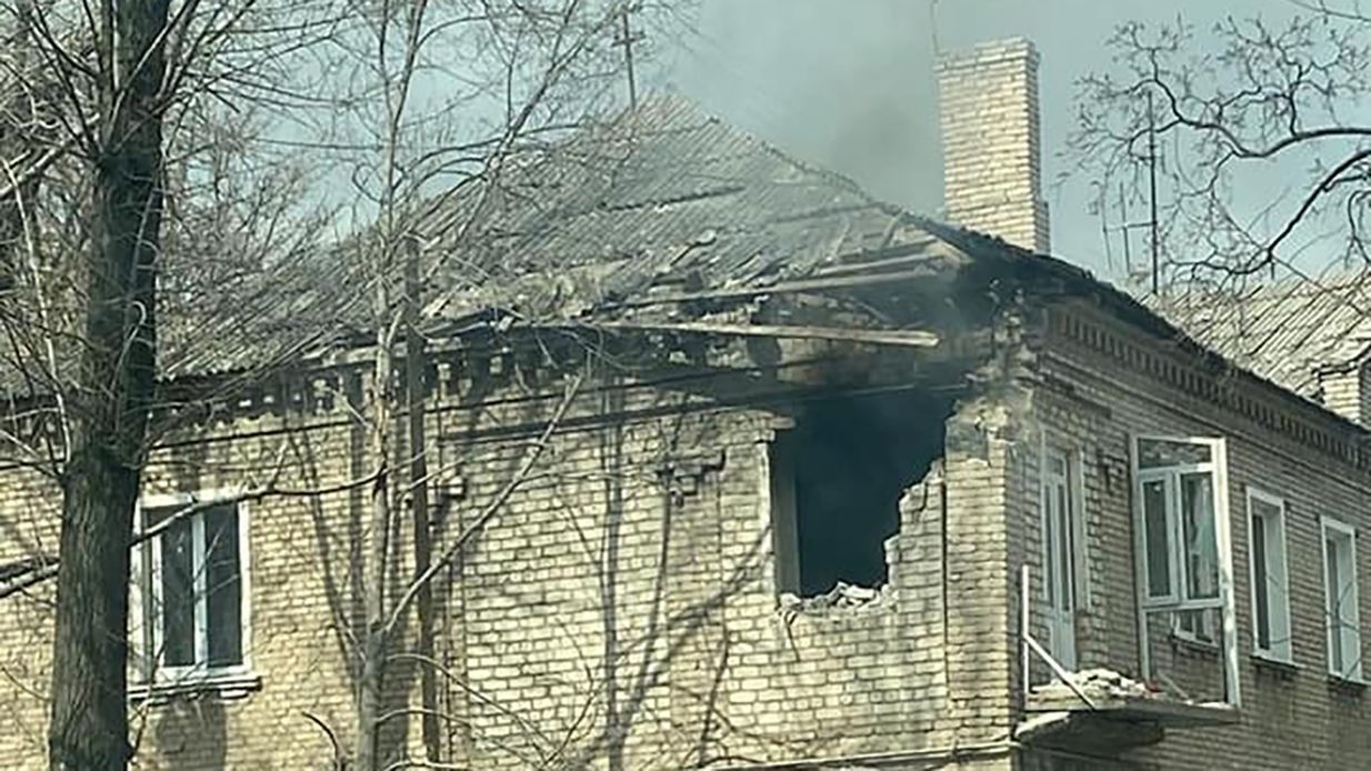 Россияне обстрелами разрушили больше 10 домов в Северодонецке Россияне обстрелами разрушили больше 10 домов в Северодонецке