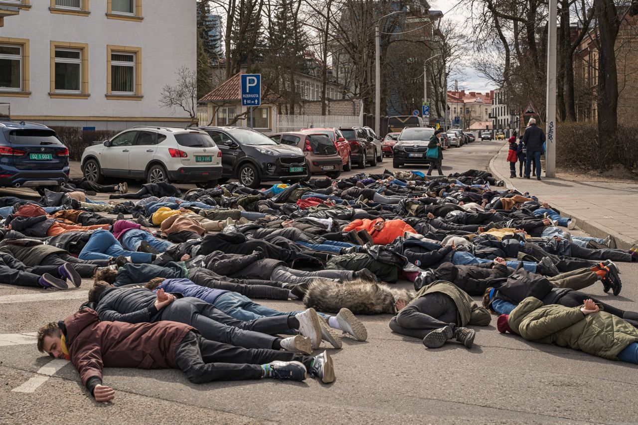 У Вільнюсі пройшла акція на підтримку українців, які були закатовані росіянами на Київщині - 24 Канал У Вільнюсі пройшла акція на підтримку українців, які були закатовані росіянами на Київщині - 24 Канал