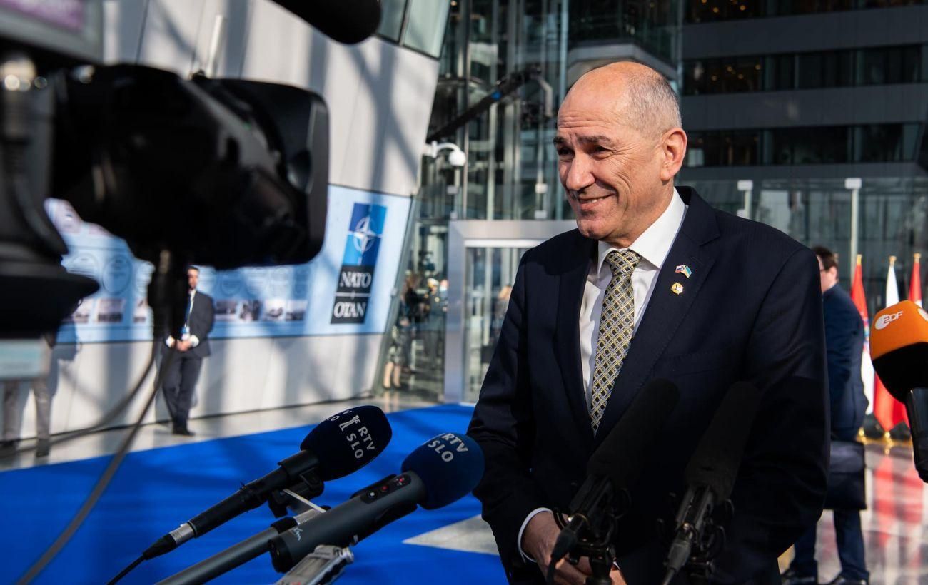 Z – Zlo: премьер Словении твитнул мем о появлении "свастики" Путина - 24 Канал Z – Zlo: премьер Словении твитнул мем о появлении "свастики" Путина - 24 Канал