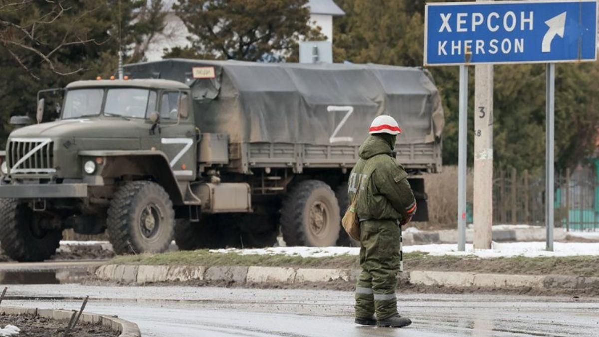 Оккупанты проводят жесткие фильтрационные мероприятия в Херсонской области Оккупанты проводят жесткие фильтрационные мероприятия в Херсонской области