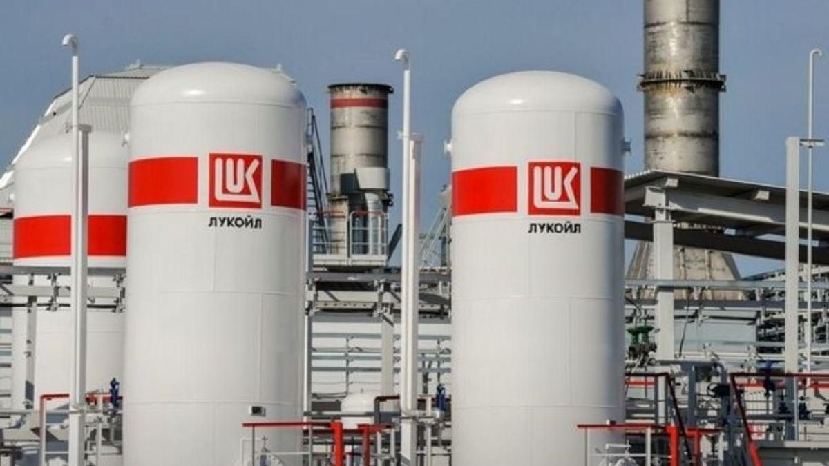 "Лукойл" останавливает свои заводы в России из-за избытка нефтепродуктов "Лукойл" останавливает свои заводы в России из-за избытка нефтепродуктов