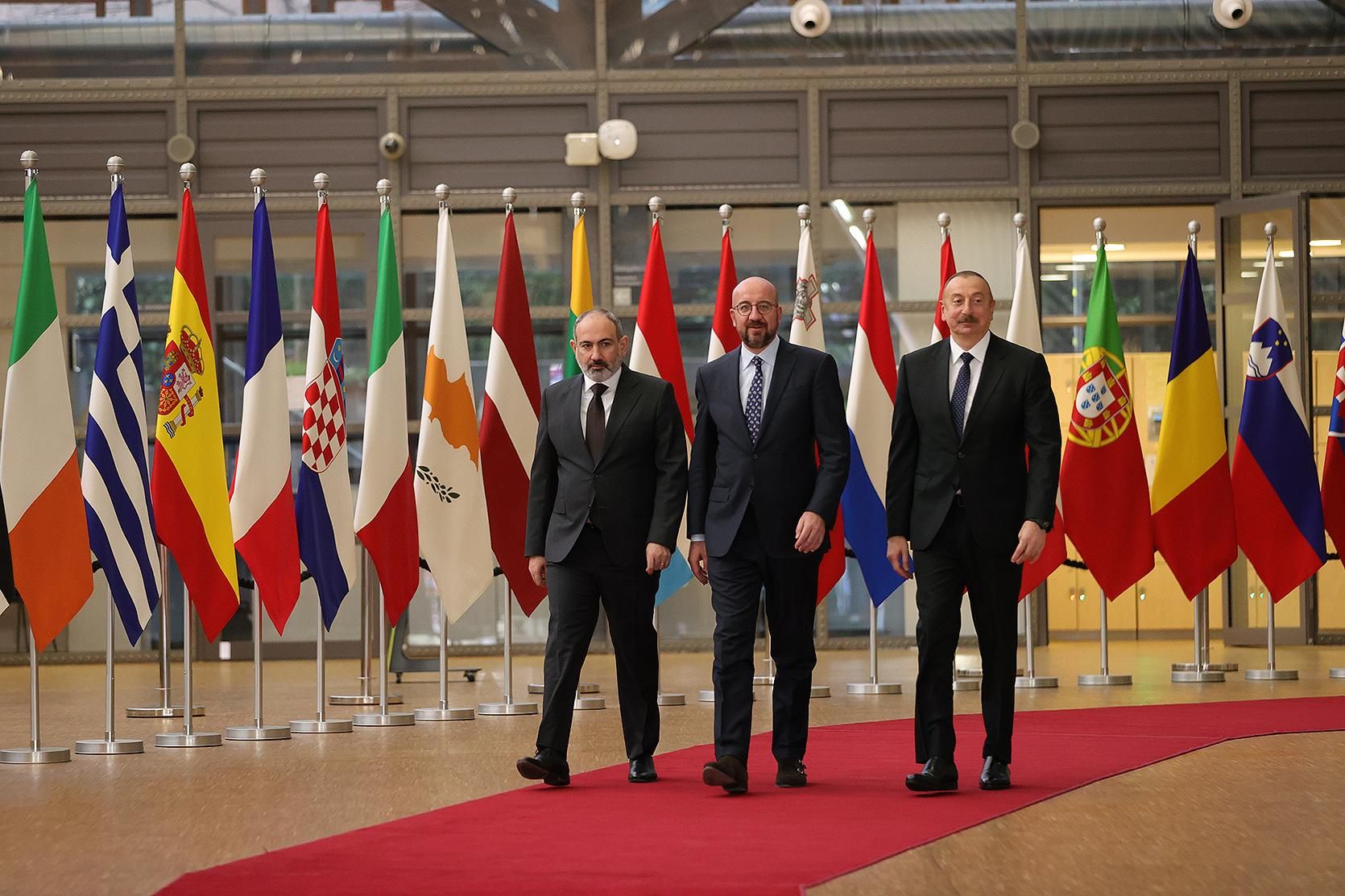 Крок до миру: у Брюсселі лідери Азербайджану та Вірменії провели переговори - 24 Канал
