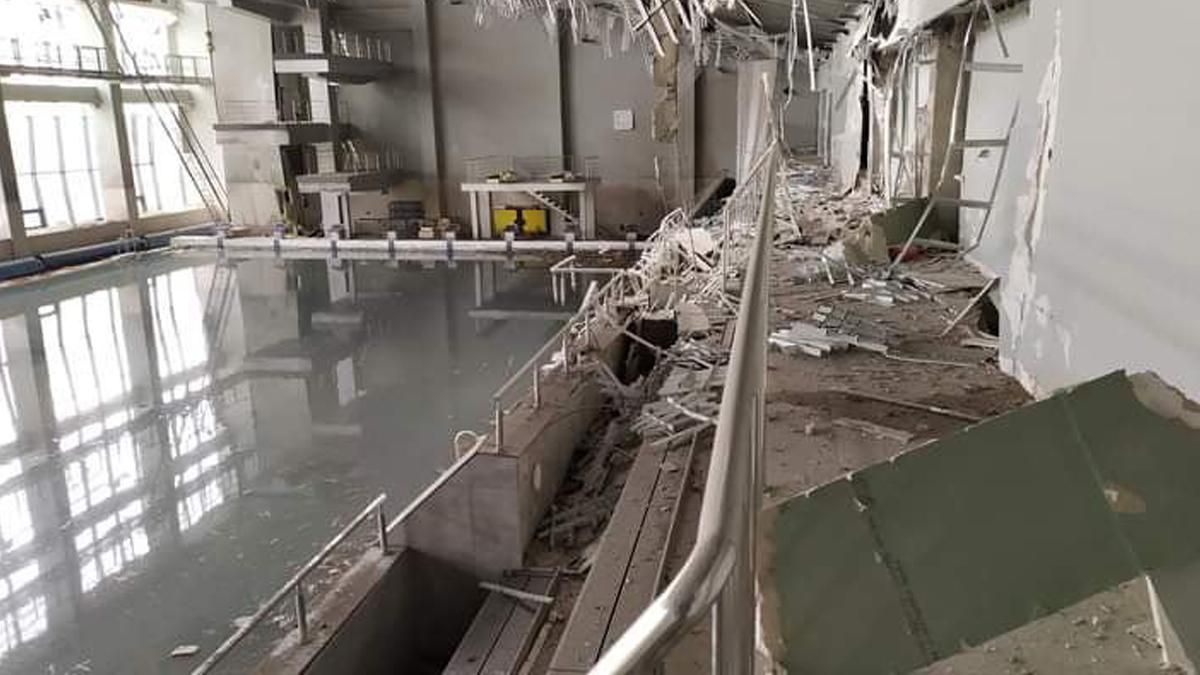 Оккупанты разгромили бассейн "Нептун" в Мариуполе: ужасные фото Оккупанты разгромили бассейн "Нептун" в Мариуполе: ужасные фото