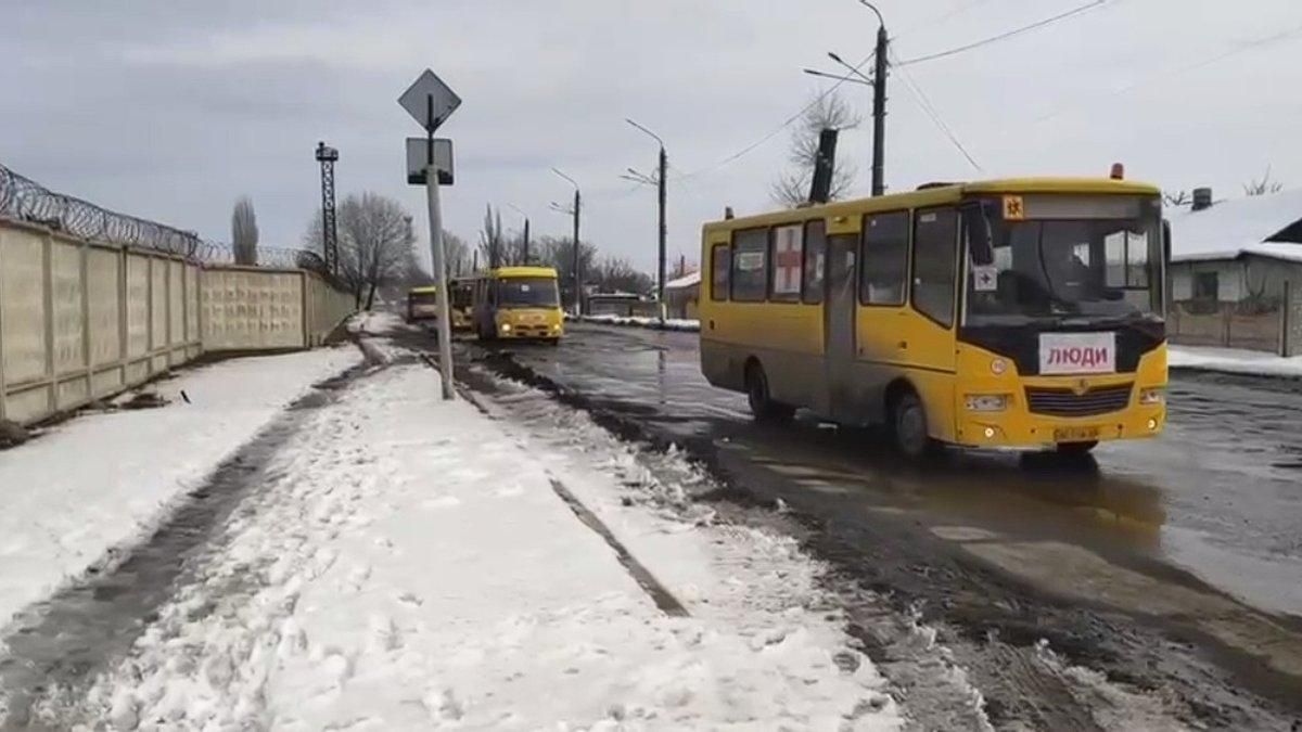 З Рубіжного сьогодні вдалося вивезти лише 15 людей: Гайдай наполягає на терміновій евакуації - 24 Канал
