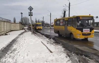 Из Рубежного сегодня удалось вывезти лишь 15 человек: Гайдай настаивает на срочной эвакуации