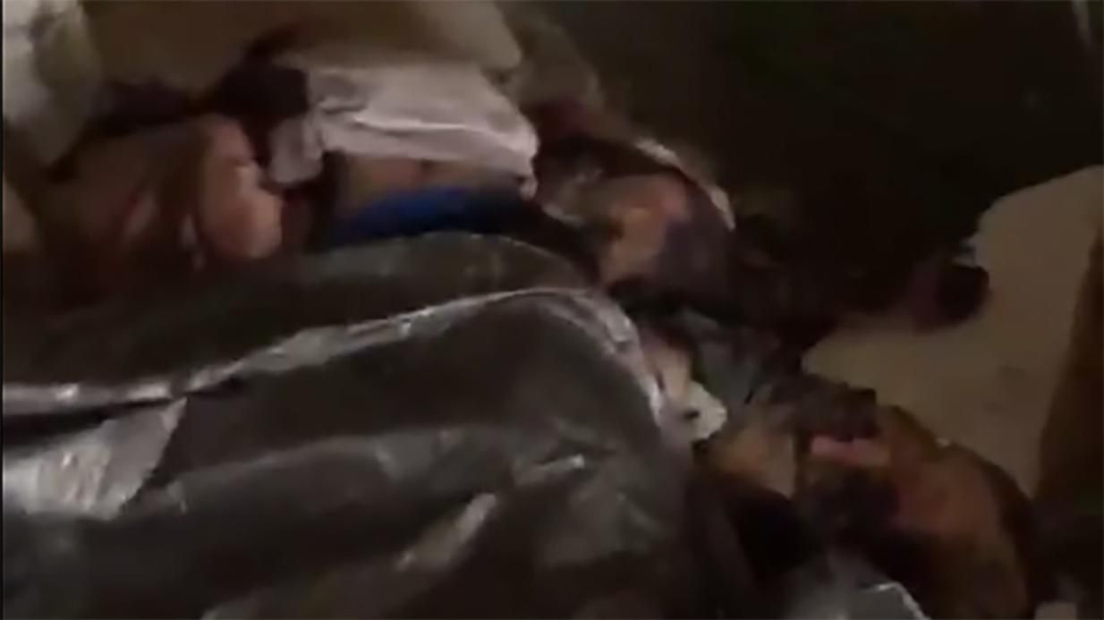 У Гостомелі в гаражі знайшли 11 жертв: місцеві кажуть, що росіяни "тренувалися" розстрілювати - 24 Канал У Гостомелі в гаражі знайшли 11 жертв: місцеві кажуть, що росіяни "тренувалися" розстрілювати - 24 Канал