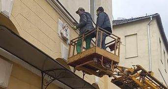 На Закарпатье в рамках дерусификации демонтировали бюст Пушкину