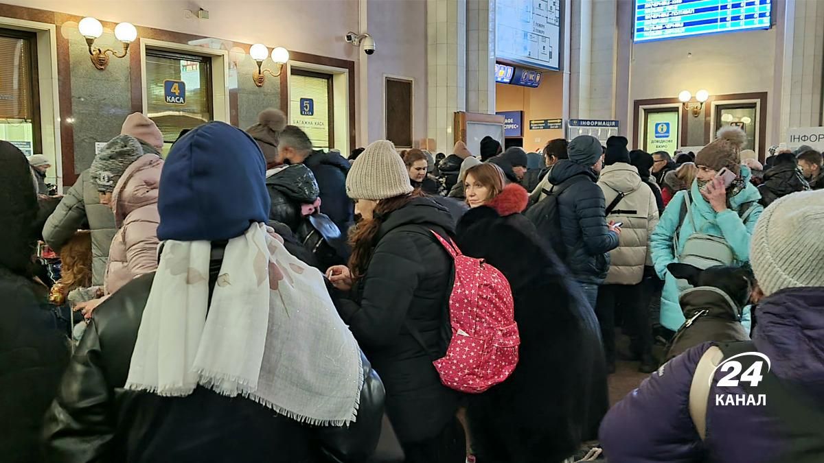 Сотні біженців покидають європейські міста та повертаються до України - 24 Канал