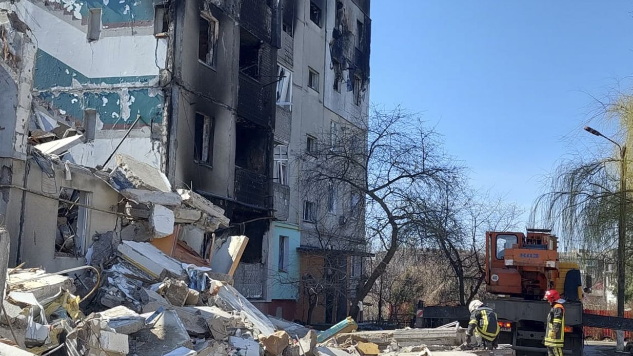 В Бородянке под завалами уже нашли тела четырех человек: жертв гораздо больше