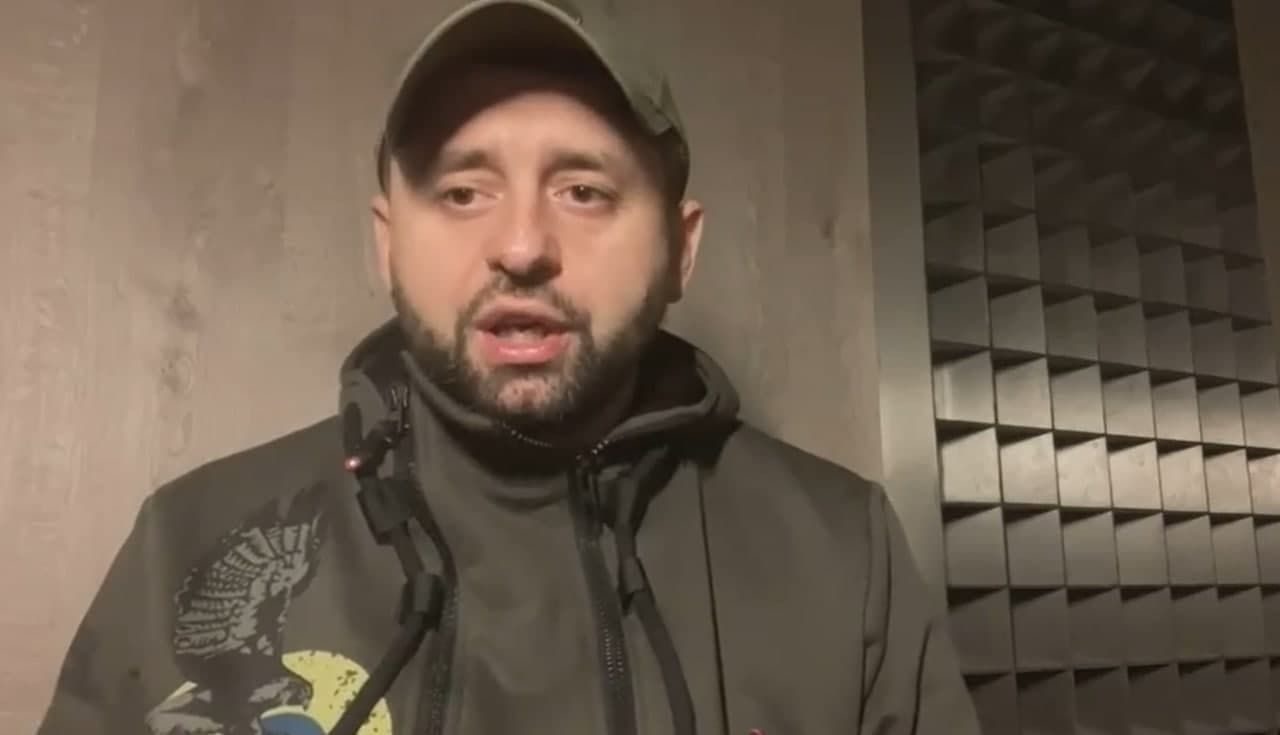 Арахамия обсудил с защитниками севера страны возможные компромиссы на переговорах Арахамия обсудил с защитниками севера страны возможные компромиссы на переговорах