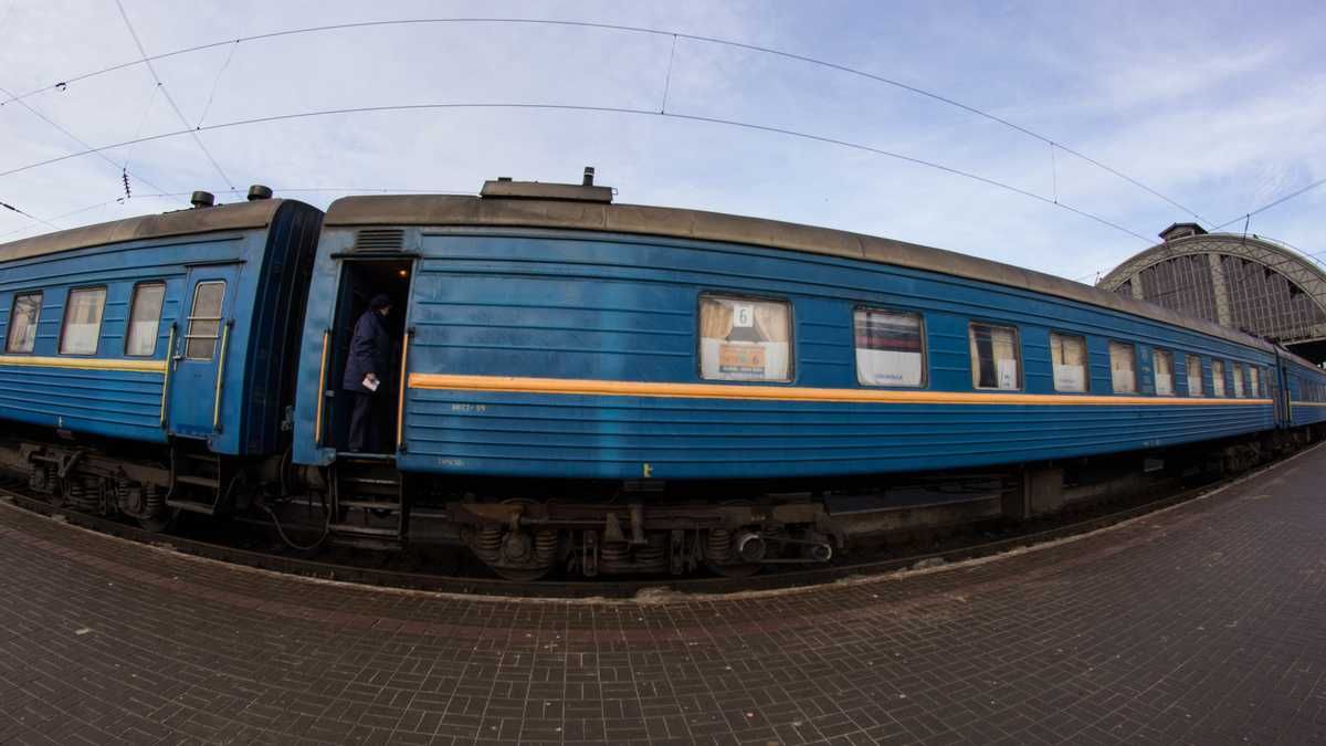 Эвакуационные поезда, заблокированные из-за авиаудара возле Барвенкового, продолжили движение - 24 Канал Эвакуационные поезда, заблокированные из-за авиаудара возле Барвенкового, продолжили движение - 24 Канал