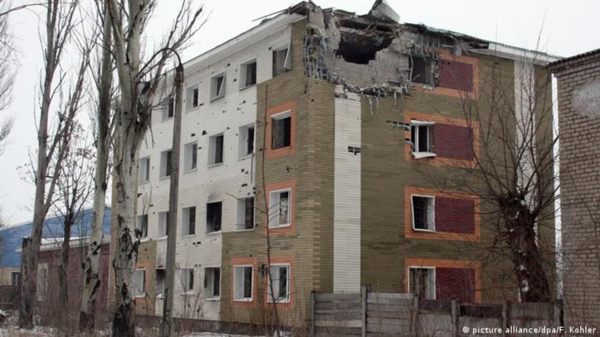 Оккупанты обстреляли Авдеевку: 1 человек погиб, повреждены жилые дома Оккупанты обстреляли Авдеевку: 1 человек погиб, повреждены жилые дома