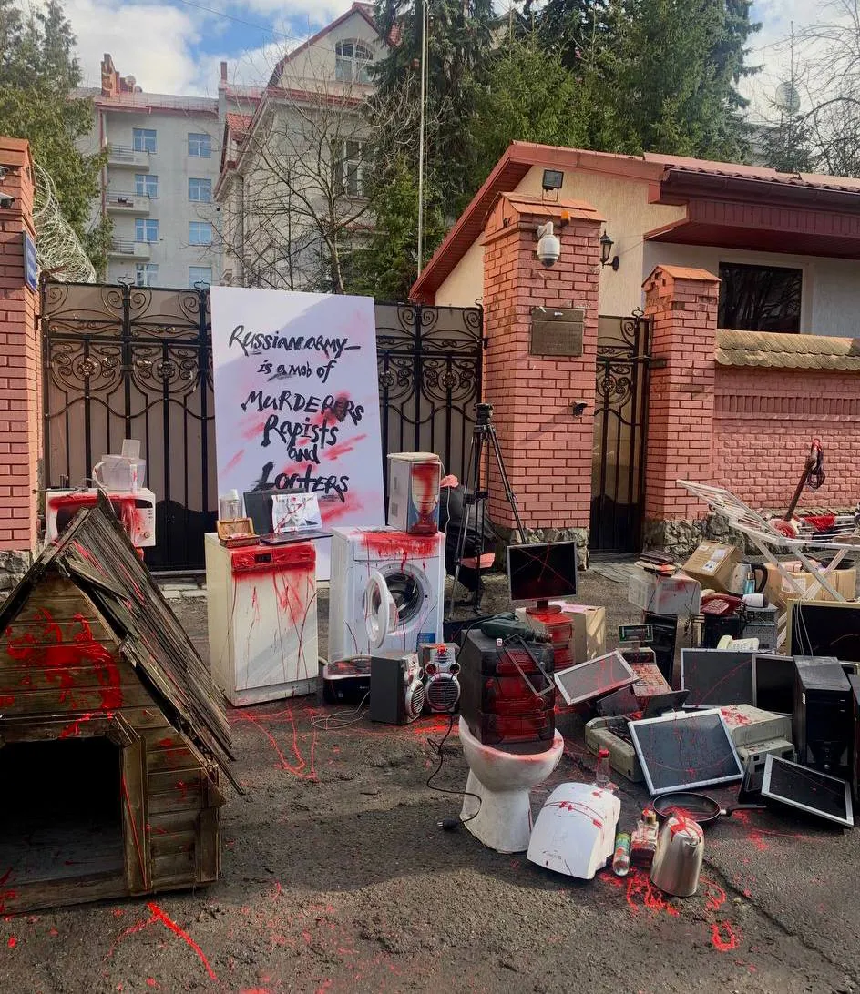 Акция под консульством России во Львове Акция под консульством России во Львове