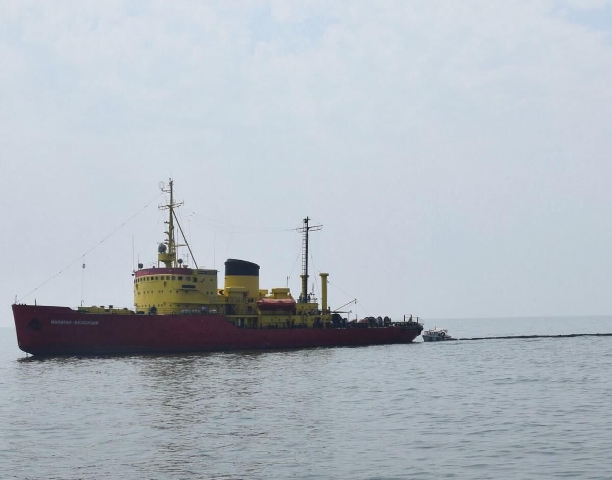 У Маріупольському порту окупанти обстріляли криголам "Капітан Белоусов", одна людина загинула - 24 Канал У Маріупольському порту окупанти обстріляли криголам "Капітан Белоусов", одна людина загинула - 24 Канал