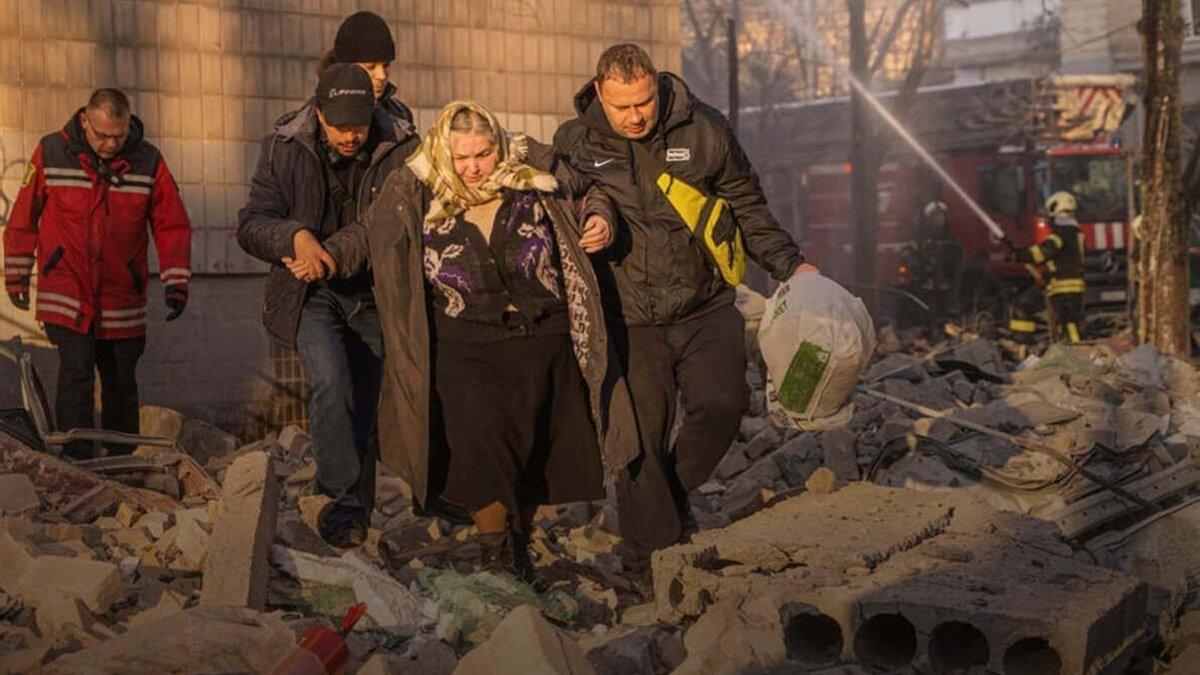 Лише за 3 дні 5 тисяч українців стали добровольцями-рятувальниками: поки що достатньо - 24 Канал Лише за 3 дні 5 тисяч українців стали добровольцями-рятувальниками: поки що достатньо - 24 Канал