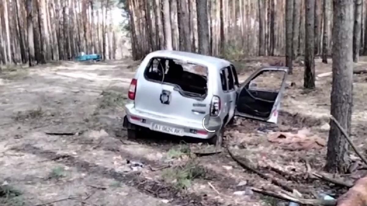 У лісі біля Ірпеня знайшли автомобіль з розстріляною сім'єю - 24 Канал