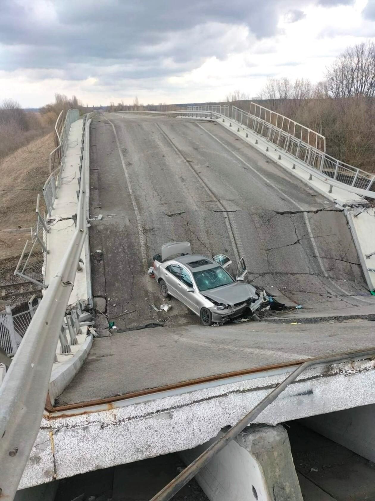 Внаслідок боїв на Чернігівщині зруйновані 626 кілометрів доріг і 16 мостів - 24 Канал