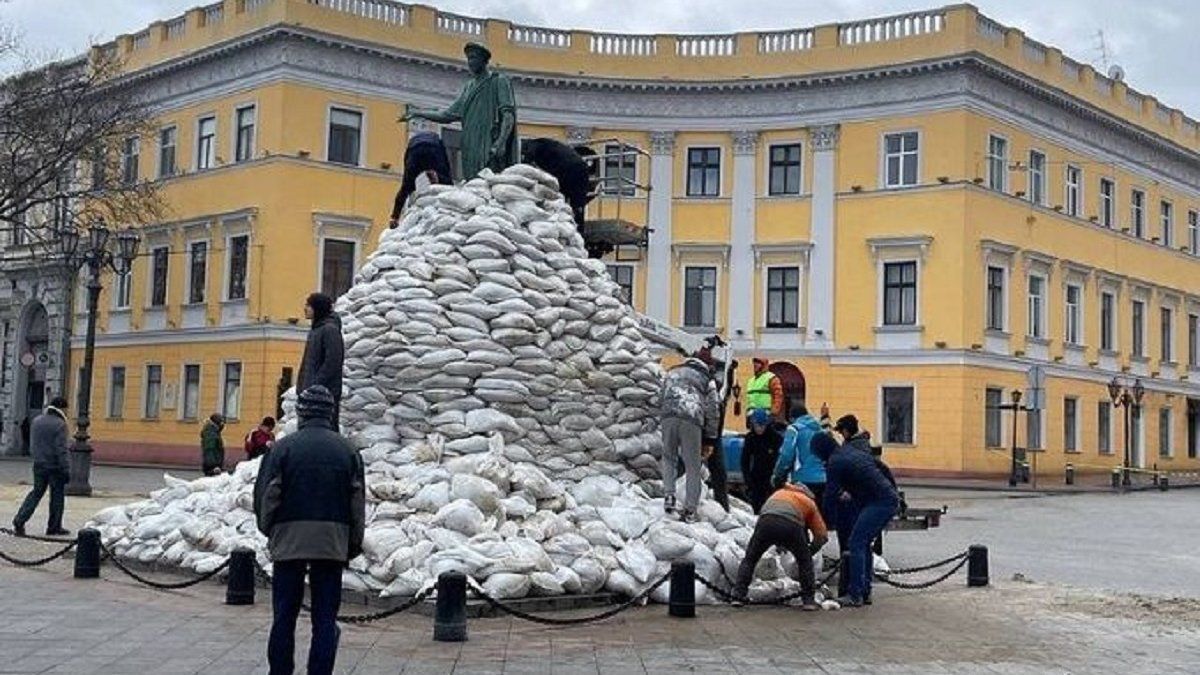 3 ракеты выпустили с территории оккупированного Крыма: детали о ночном обстреле Одесской области