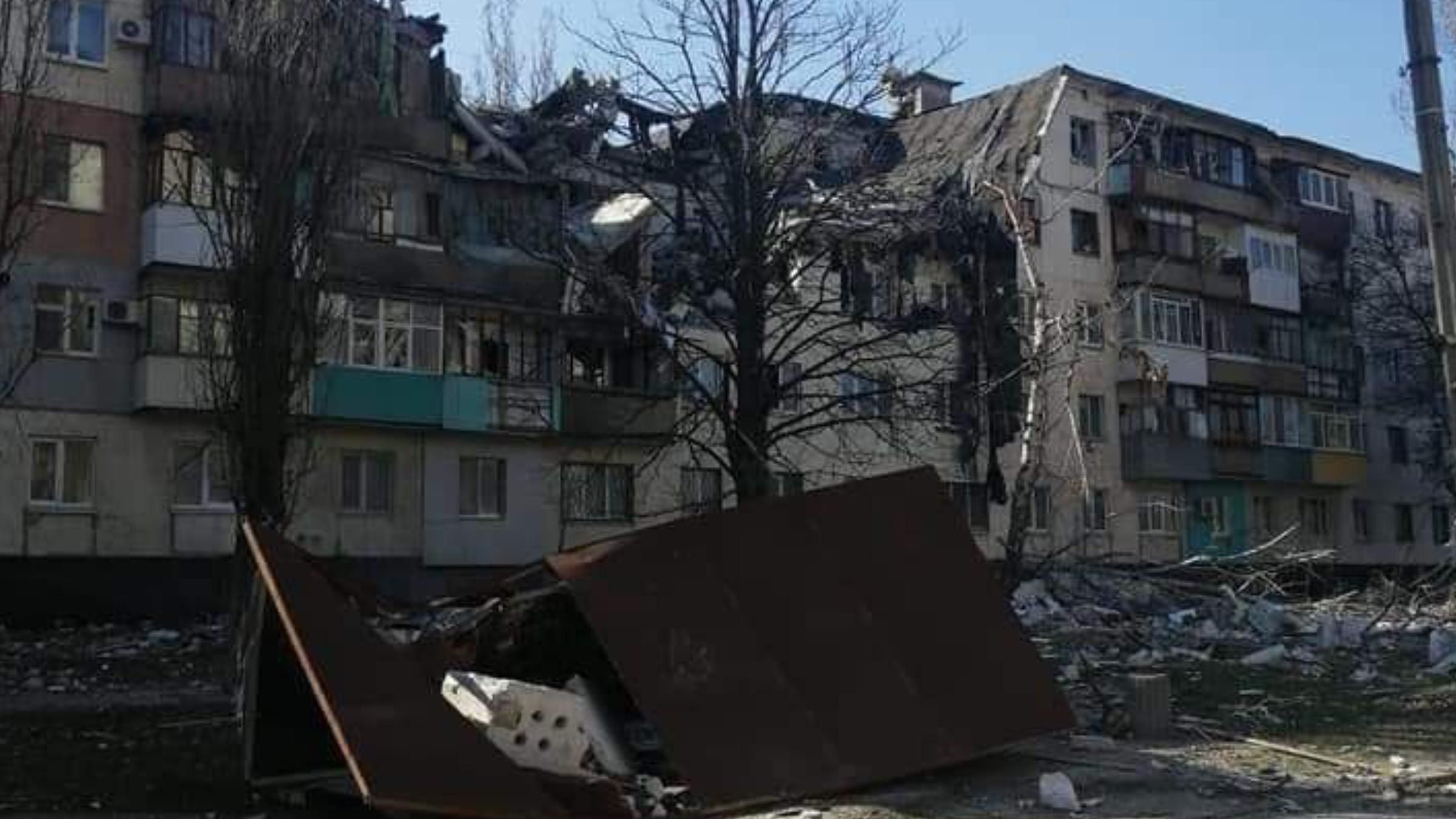 Оккупанты обстреливают дома на Луганщине: в Лисичанске под завалами обнаружили мертвую женщину Оккупанты обстреливают дома на Луганщине: в Лисичанске под завалами обнаружили мертвую женщину